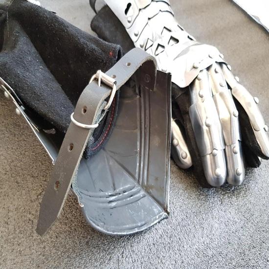 40.64 Cm Gothic Medieval Gauntlets Gothic Armor Gloves 15th Century Medieval Gauntlets for Medieval Reenactment Best Gift