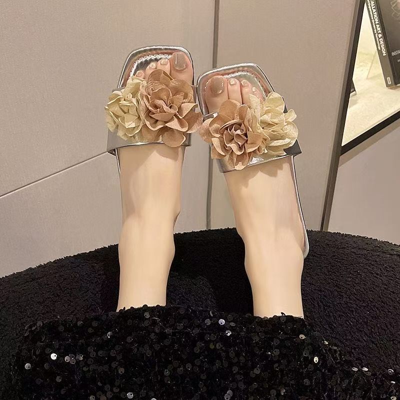 Internet celebrity fairy wind explosion flower girl beach sandals 2025 summer new wear flat bottom one-word drag seaside slippers