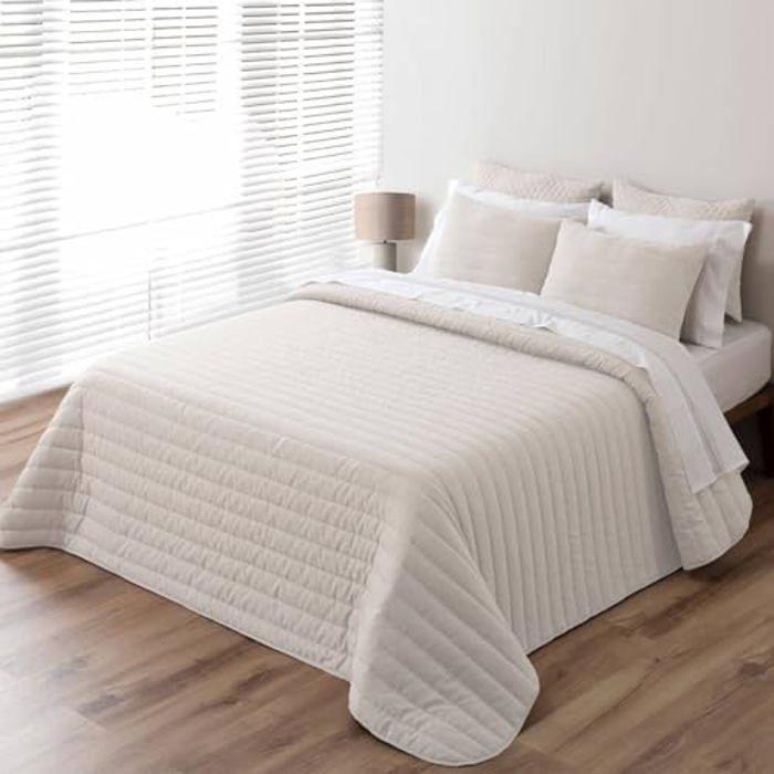 Přehoz - PIERRE CARDIN - Béžový - 250 x 270 cm - Tenká výplň - Včetně 2 povlaků na polštáře