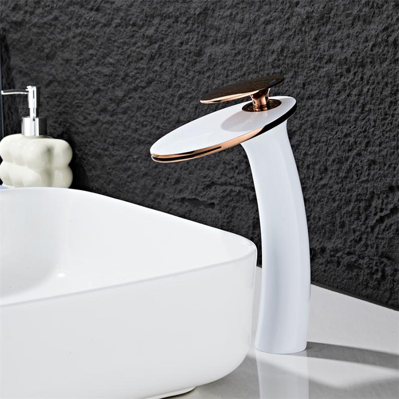 Bateria Łazienkowa Różowe Złoto Mosiężna Bateria Umywalkowa Bateria do Zlewu Kran Wodospad Zimna i Ciepła Woda Kran do Umywalki Montowany na Blacie Kran do Umywalki