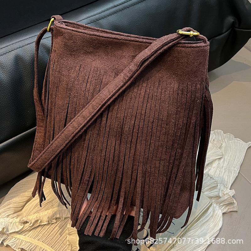 2025 new American bohemian fringed messenger bag retro matte texture bucket shoulder bag commuter women's bag