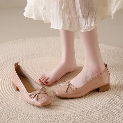 Neue Pumps für Damen mit quadratischer Spitze, flacher Mund, bequemer niedriger Absatz, Herbst, lässig, elegant, Schleife, dicker Absatz, helle Lederschuhe für Damen