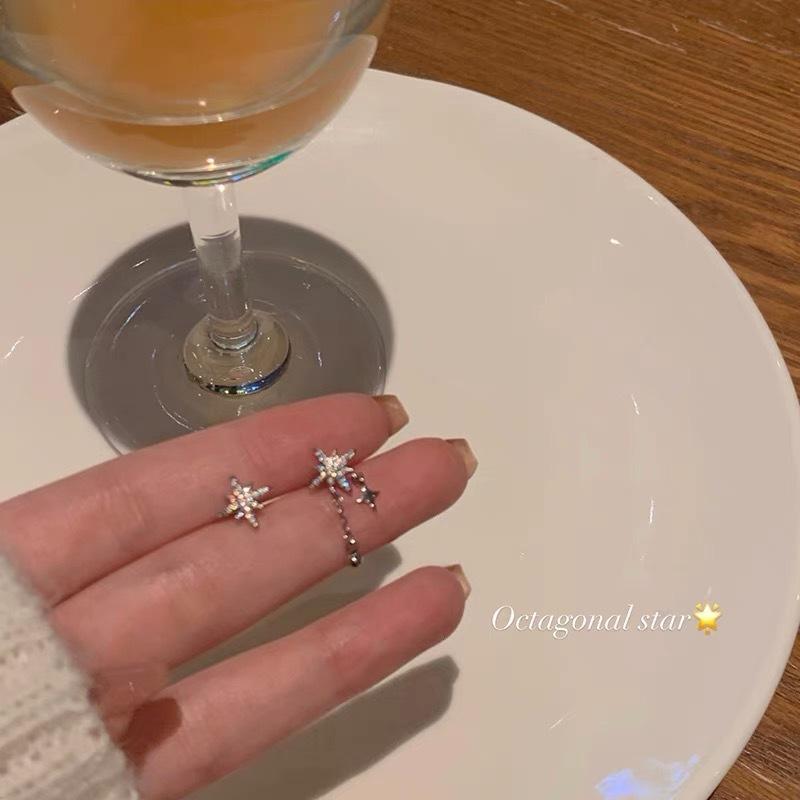 

Асимметричные серьги-гвоздики в форме октаграммы, клипсы для женщин без серег, нишевый дизайн, высококачественные изысканные и универсальные серьги.