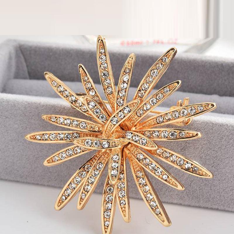Korean Retro Cute Brooch: Elegant Ladies' Corsage, Scarf, and Shawl Accessory