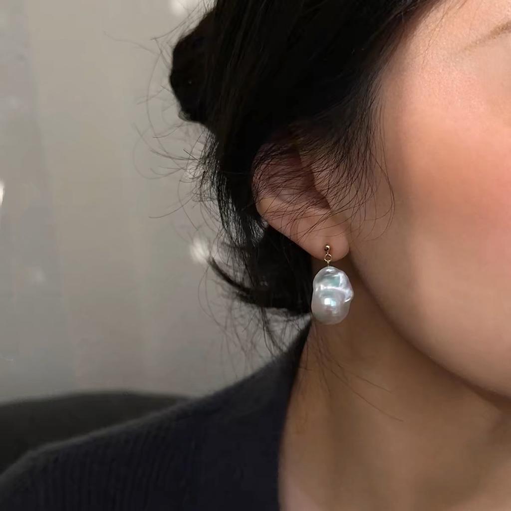 Temperament Franse retro exquise sterk licht visstaart grote barokke parel oorstekers eenvoudige oorbellen zilveren naald trend