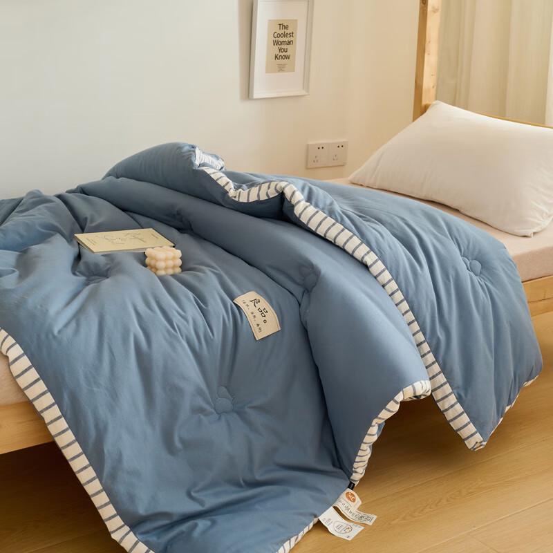 

Qixiai Thickened 3D Stripe Soybean Fiber Comforter