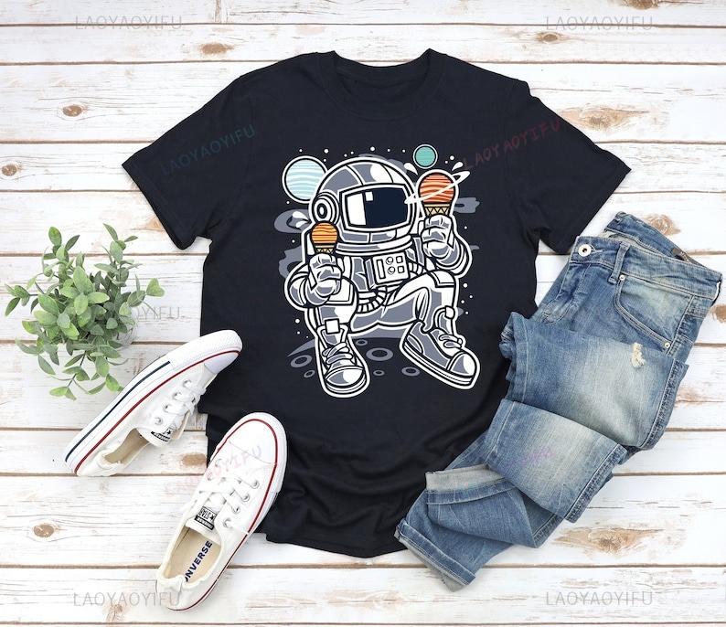 Astronaut T-Shirt Eiscreme Shirt Raketen Shirt Personalisierte Geschenkidee Weltraum Shirt Kosmonautengeschenke Astronaut Nasa Weltraum Rundhals T-Shirt