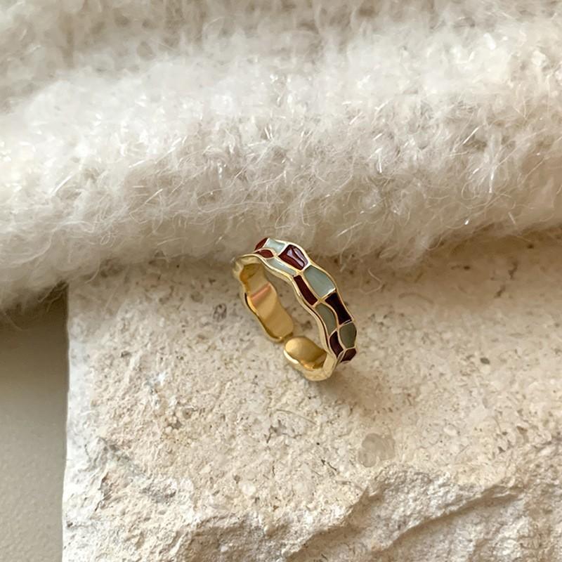 Copper Contemporary Vintage Ring For Women With Luxurious Gold Finish And Dazzling Geometric Diamond Detailing