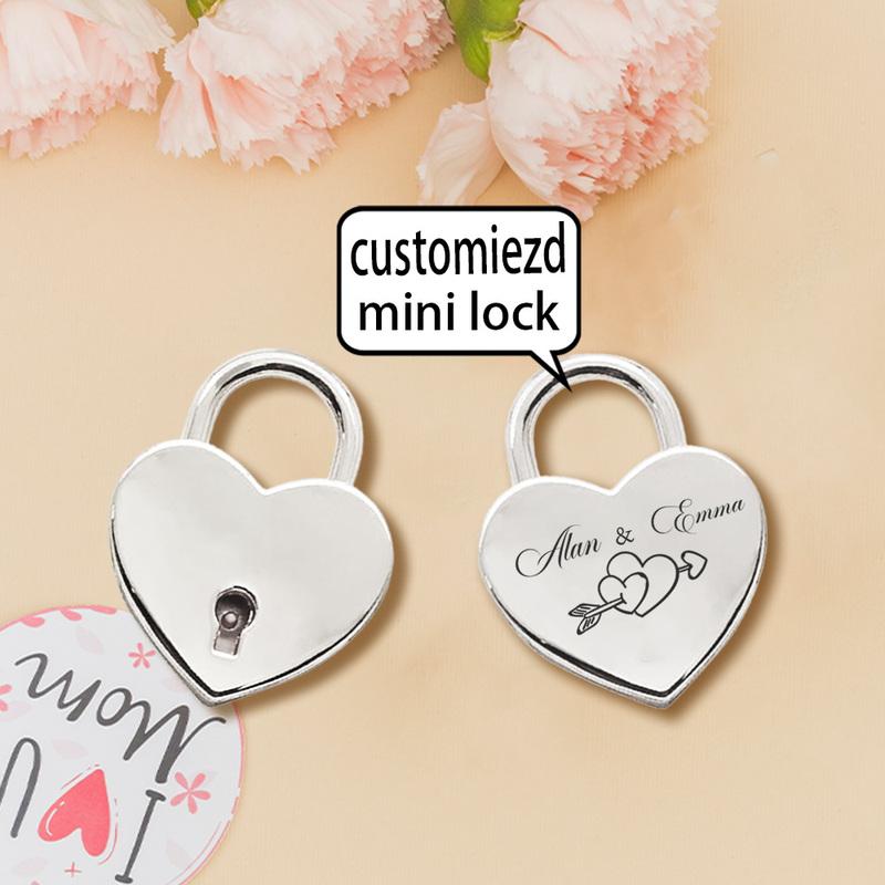1 Stück Romantisches Herz Anpassbarer Name Hochzeitsschloss mit Schlüssel Hochzeits-Geburtstags-Reise-Geschenk Personalisierter Partnername Gravur Schloss