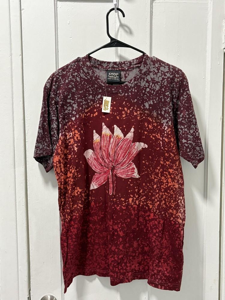 

Shop Therapy Lotus Flower Shirt Mens Medium Red Splatter Graphic Tee Nepal Unisex T-Shirt S