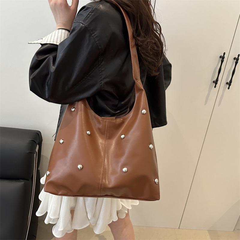 New Trend Fashion Handbag Women's Tote Bag Trend Rivet Commuter Personality Casual Shoulder Underarm Bag