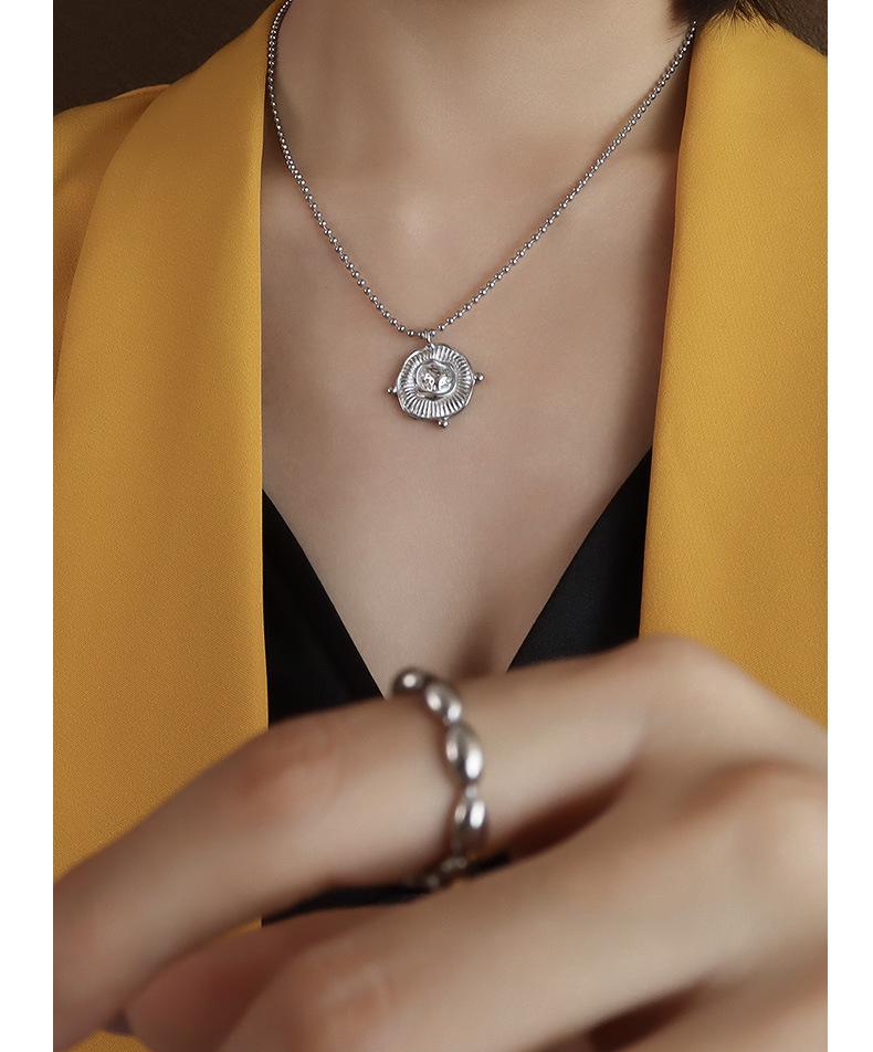 European Style Geometric Pendant Necklace for Women, 18K Gold-Plated Titanium Steel, Simple and Elegant Design.