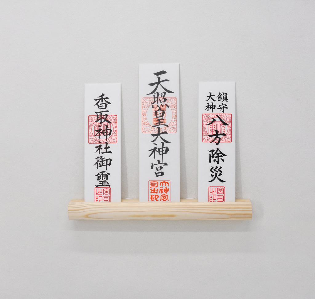 Simple Shinto altar, amulet holder, amulet holder, one-shrine, three-shrine, wall-mounted, freestanding, goshuincho (stamp book) holder, amulet,