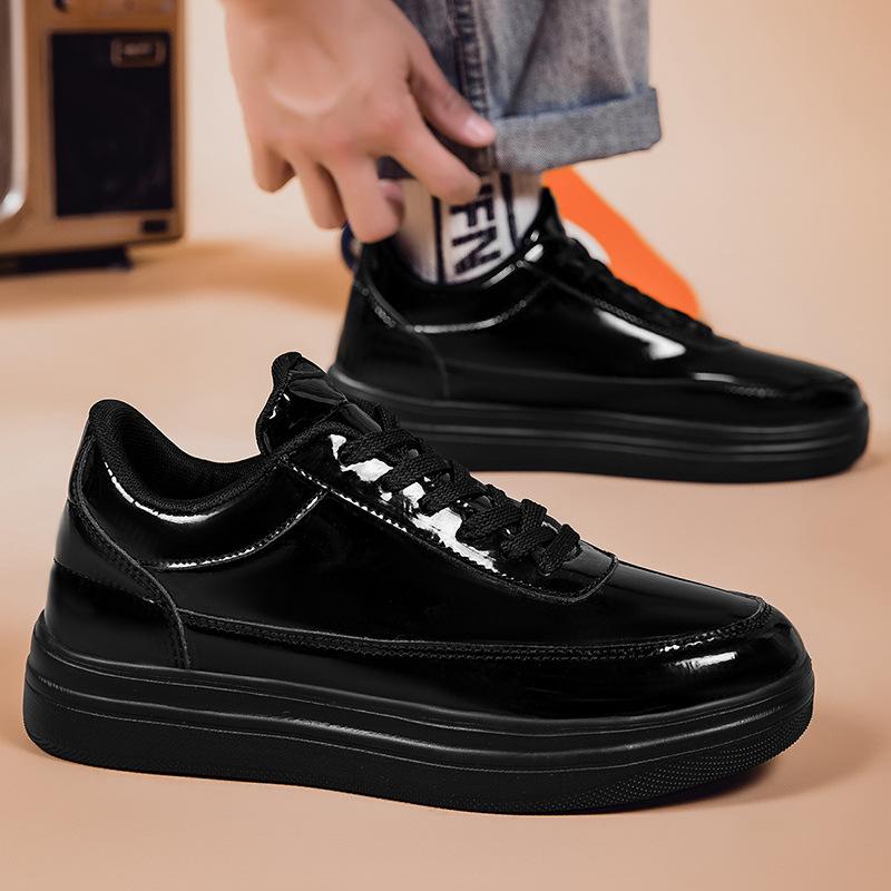 Glossy trendy personalized low-top board shoes, new large-size thick-soled wear-resistant youth sports and leisure men's shoes in autumn and winter