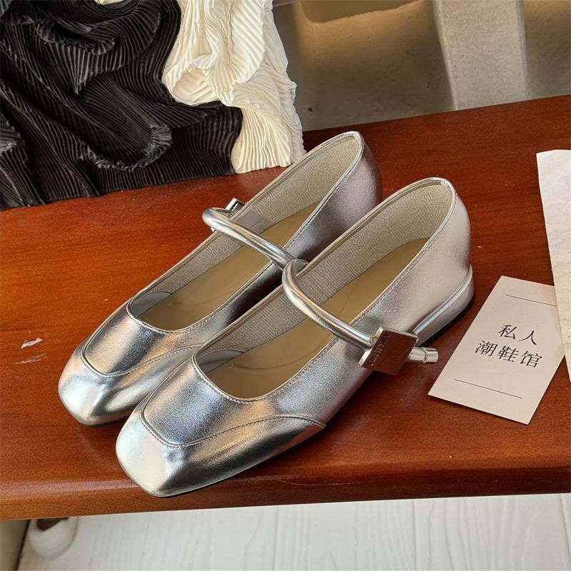 

High-end shallow mouth single shoes women s 2025 spring and summer new round head with French casual red Mary Jane shoes 40 серебряный