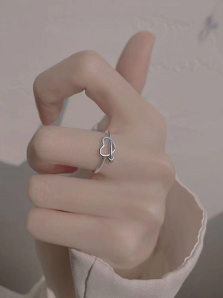 Elegant Heart-Piercing Ring for Women - Stylish Hollow Heart Design, Perfect for Engagement or Everyday Wear.
