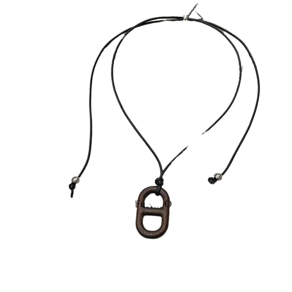 Ebony Pig Nose Pendant Sweater Necklace – Elegant and Versatile Women's Accessory