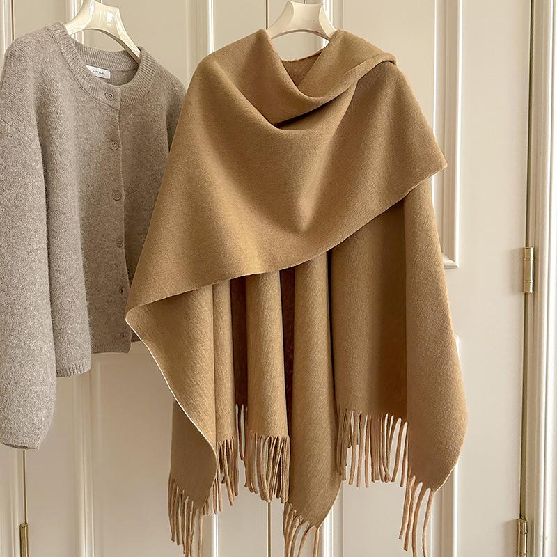 Cozy Wool Tassel Shawl for Women – Autumn/Winter Photography Cloak