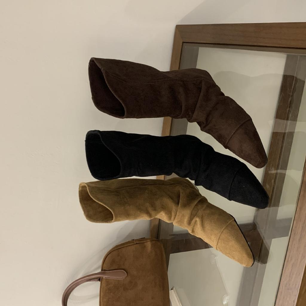 2025 new pointed soft bottom stacked pleated short thick heel hundred tower fashion Martin fashion women's short boots