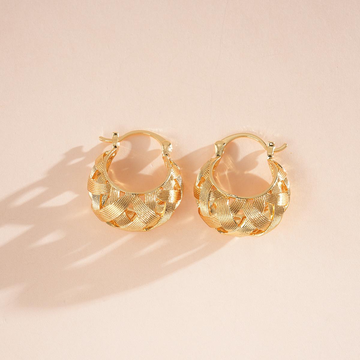 

Vintage 18k real gold electroplated hollow U-shaped cross earrings niche ear buckle design earrings