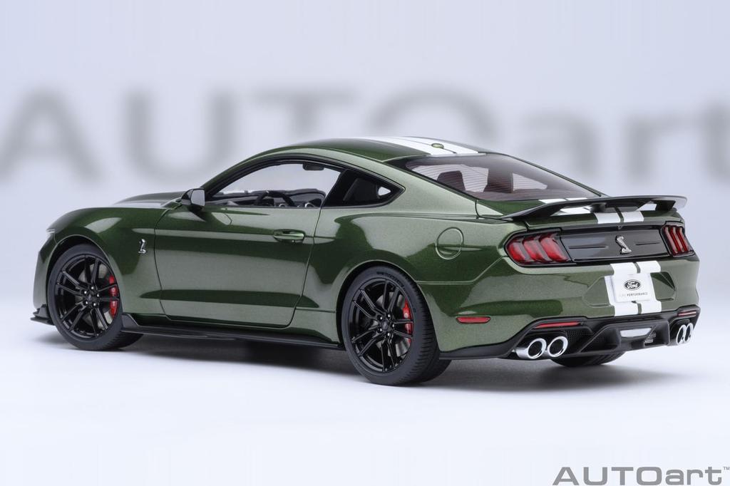 AUTOart Scale Ford Mustang Shelby GT500 Finished Model 73097 1/18 (Green/White Stripes)