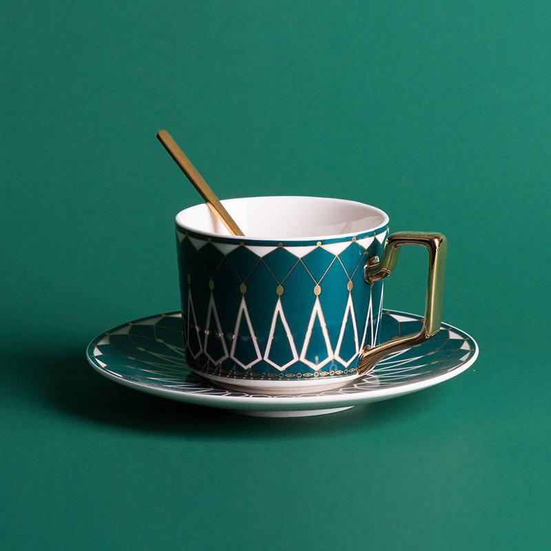 Luxury Gold Handle Coffee Cup and Saucer Set Personalized Gifts Ceramic Mug Beer Kawaii Cups Cute Mugs Free Shipping Couple Gift