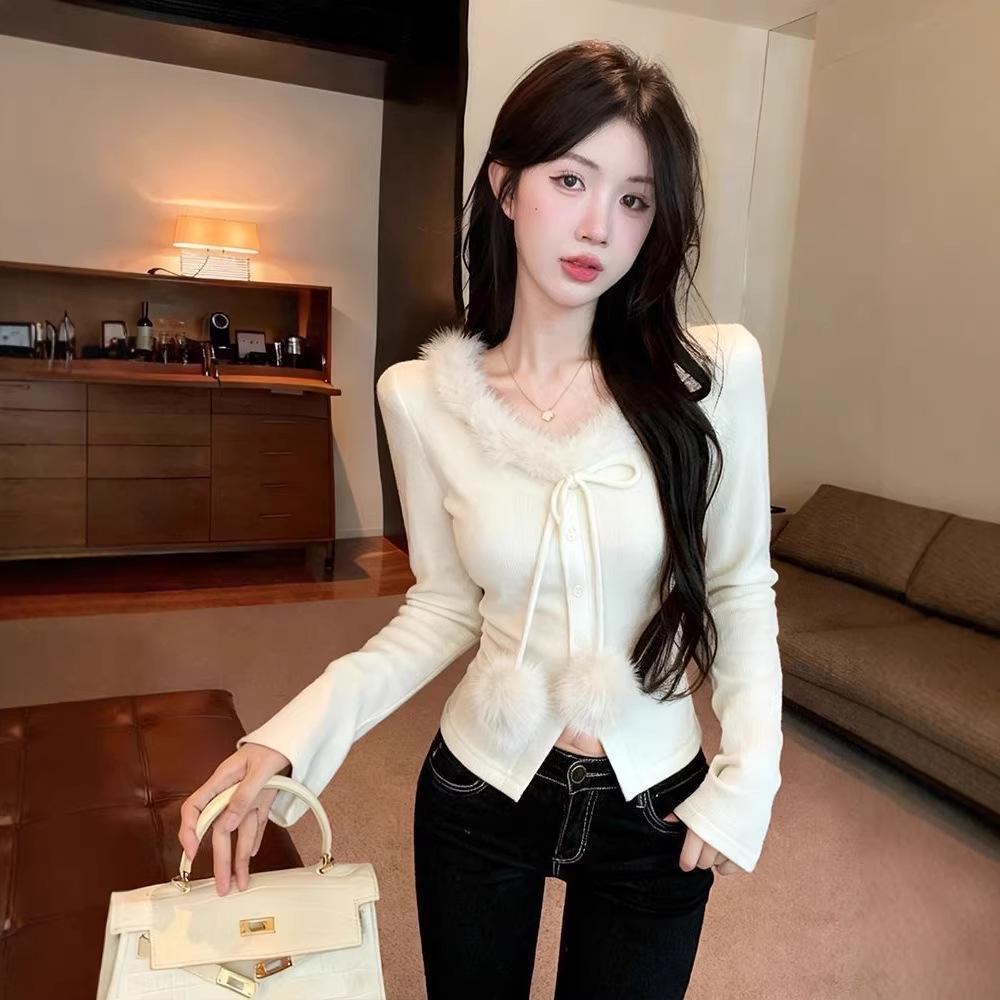 

Sweet Girl Faux Fur Collar Lace-Up Pom-Pom Shoulder Slim Fit Crop Top for Women - Stunning Autumn/Winter Base Layer S белый