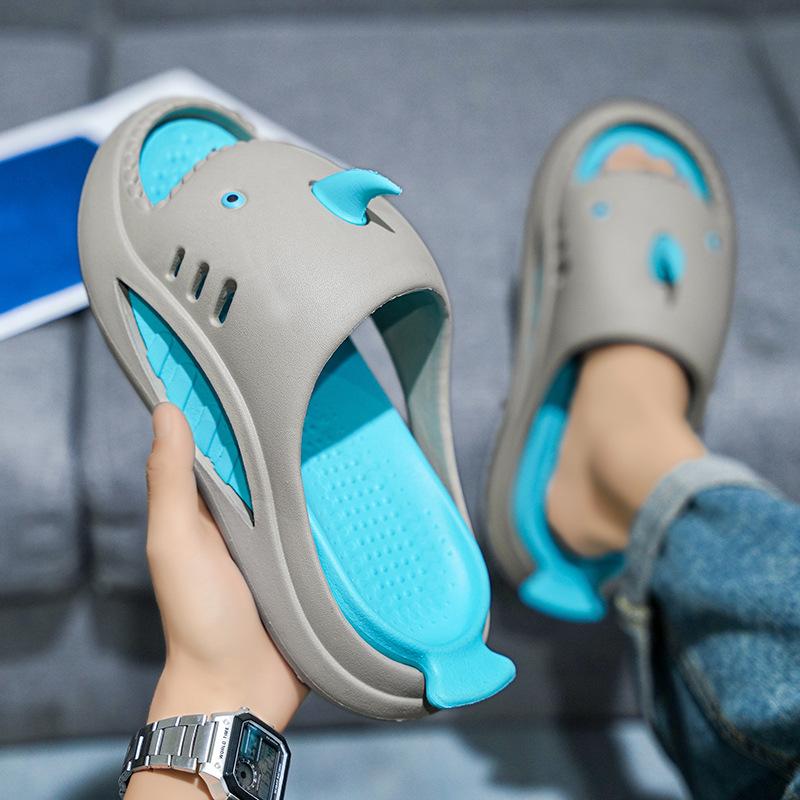 One-word slippers couple summer wear 2024 new thick-soled heightened non-slip stepping on shit feeling personalized beach shoes men