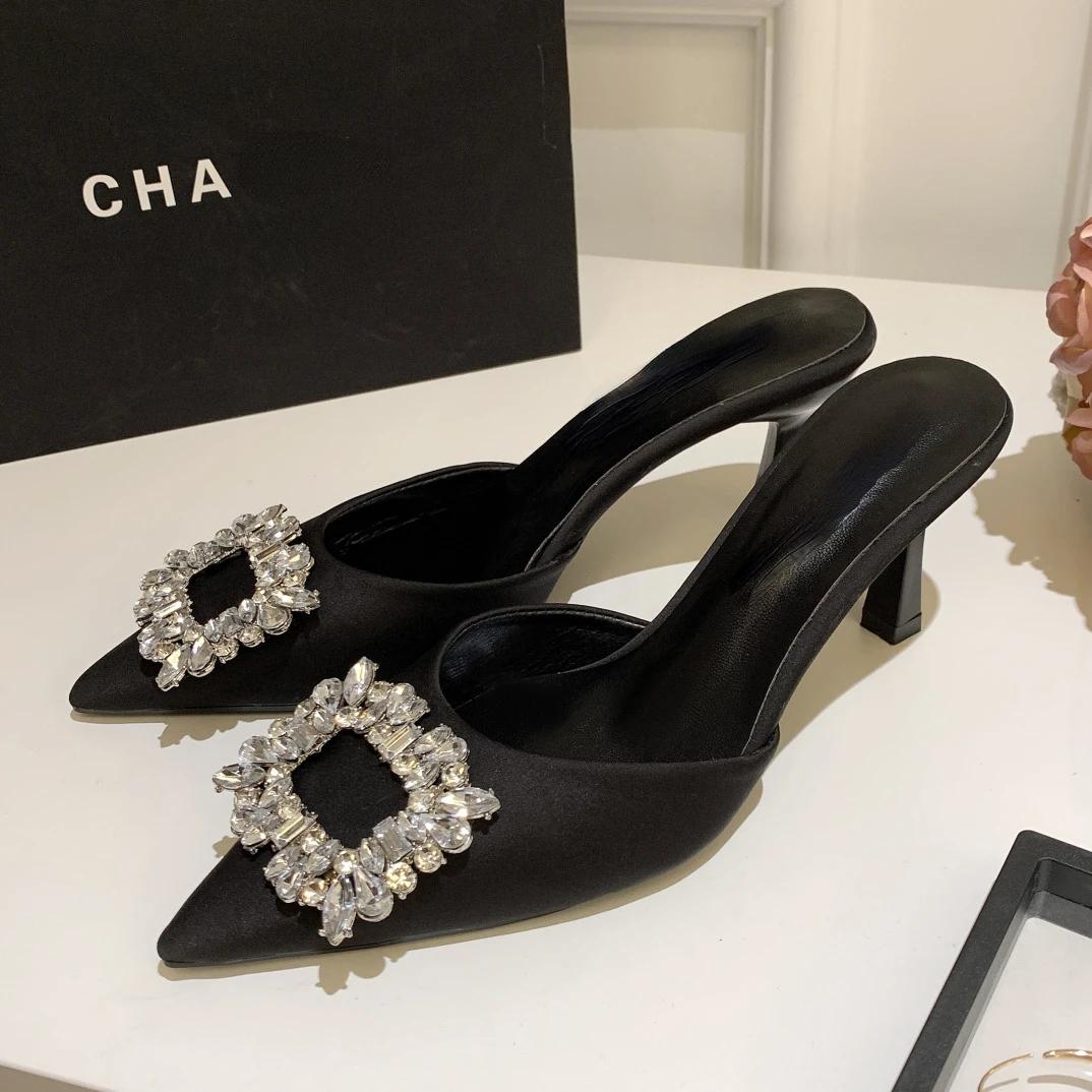 

Модные женские мюли со стразами и острым носком 2024 года, летние шелковые босоножки на каблуках, роскошные сексуальные туфли на тонком каблуке для вечеринок, женские тапочки с открытой пяткой 35 чёрный