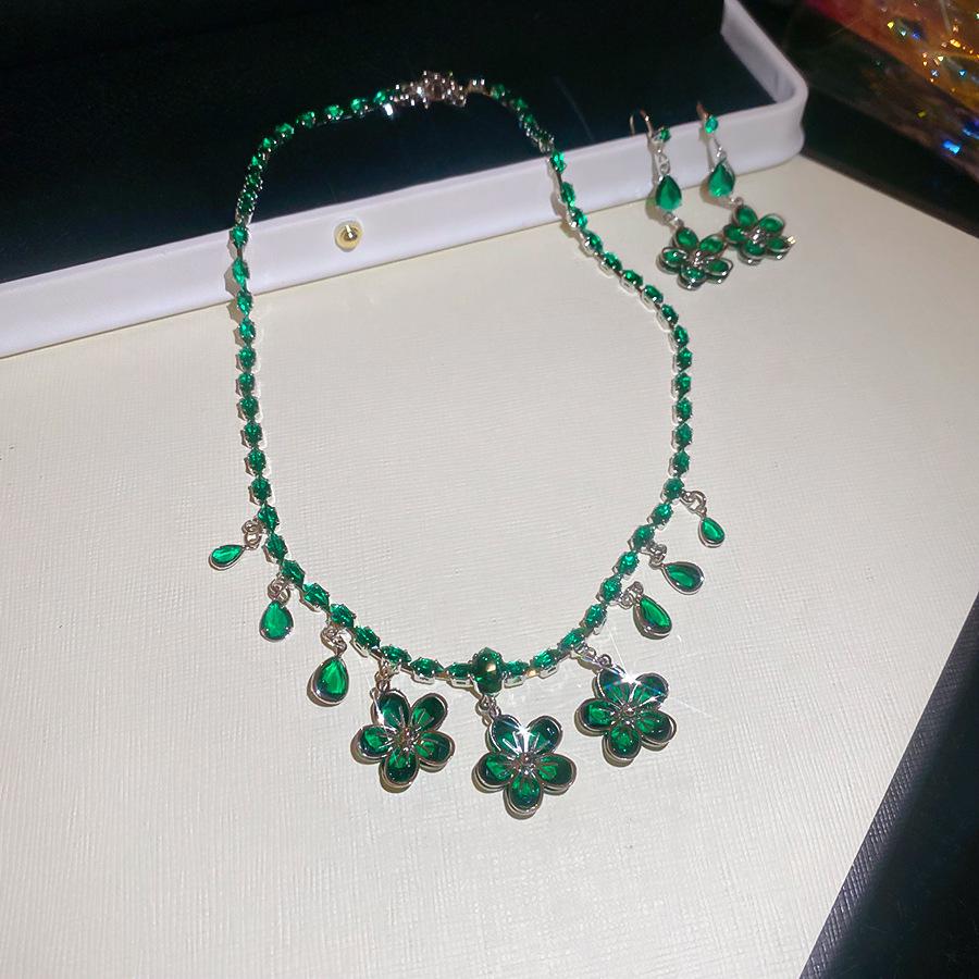 

Елегантний набір намисто та сережки з цирконом у формі метелика: Високоякісна модна біжутерія