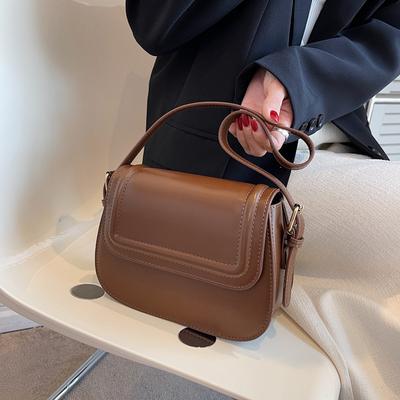 Nové módní trendy crossbody kabelky pro ženy PU kožená taška přes rameno s pevnou chlopní Ženy Jednoduché univerzální kabelky Messenger