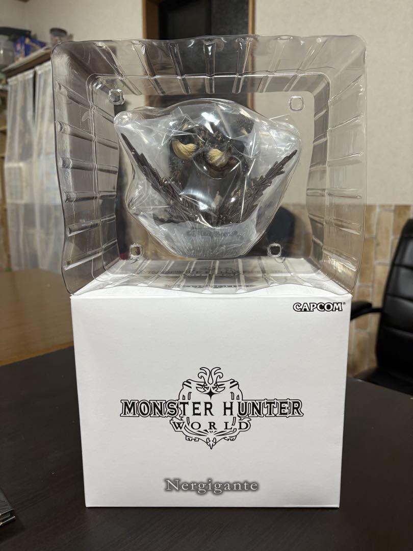 

[USED] Nergigante figure