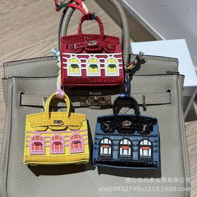 Modowy kontrastowy blind box transgraniczny mini platynowe okno mały domek zawieszka słuchawki pomadka kluczyk do samochodu zawieszka do torby