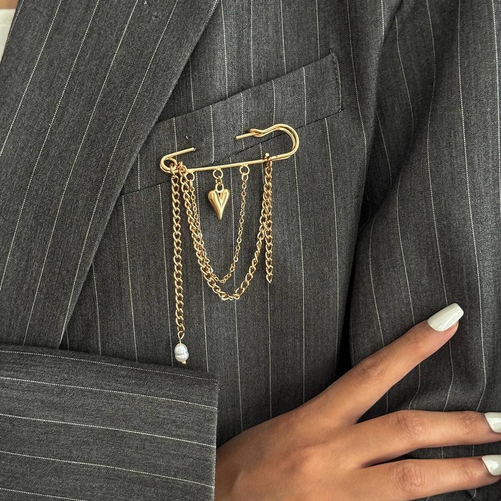 Salircon New Exquisite Love Heart Imitation Pearls Tassel Pendant Brooch Women Elegant Suit Pins Daily Wear Jewelry Gift
