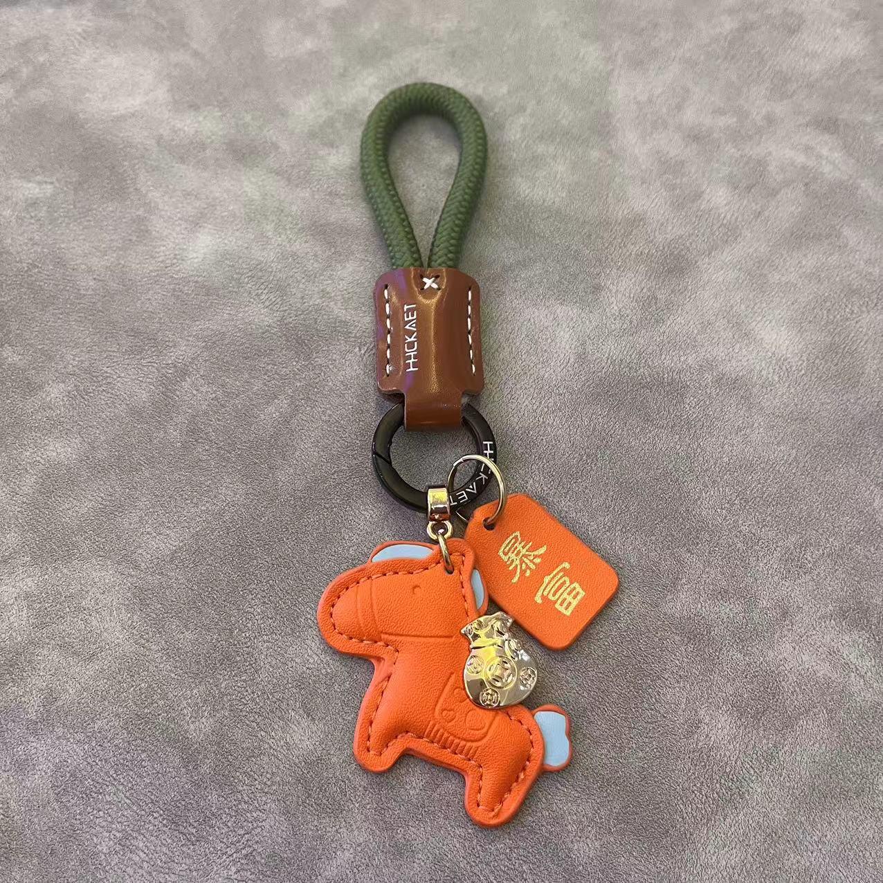 

Мгновенная удача в подарок паре из коровьей кожи: Креативный, милый, простой брелок для ключей от машины