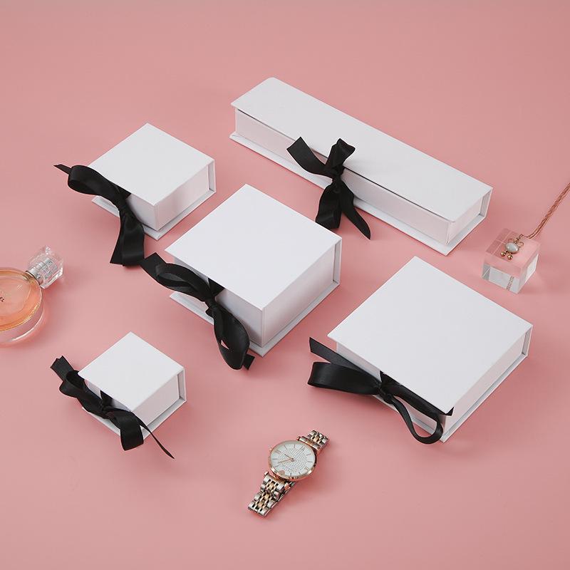 Luksusowe Pudełko Prezentowe na Biżuterię z Klapką i Wstążką na Naszyjnik, Kolczyki, Pierścionek i Zegarek z Wyższej Półki