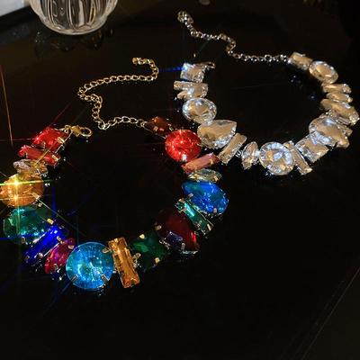 Elegante Strass Geometrische Tropfenförmige Choker-Halskette - Leichter Luxus Europäischer Stil für Frauen