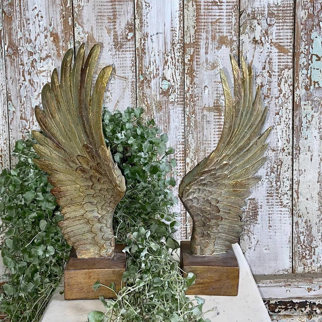 2 angel wings on a resin base decorative figurine
