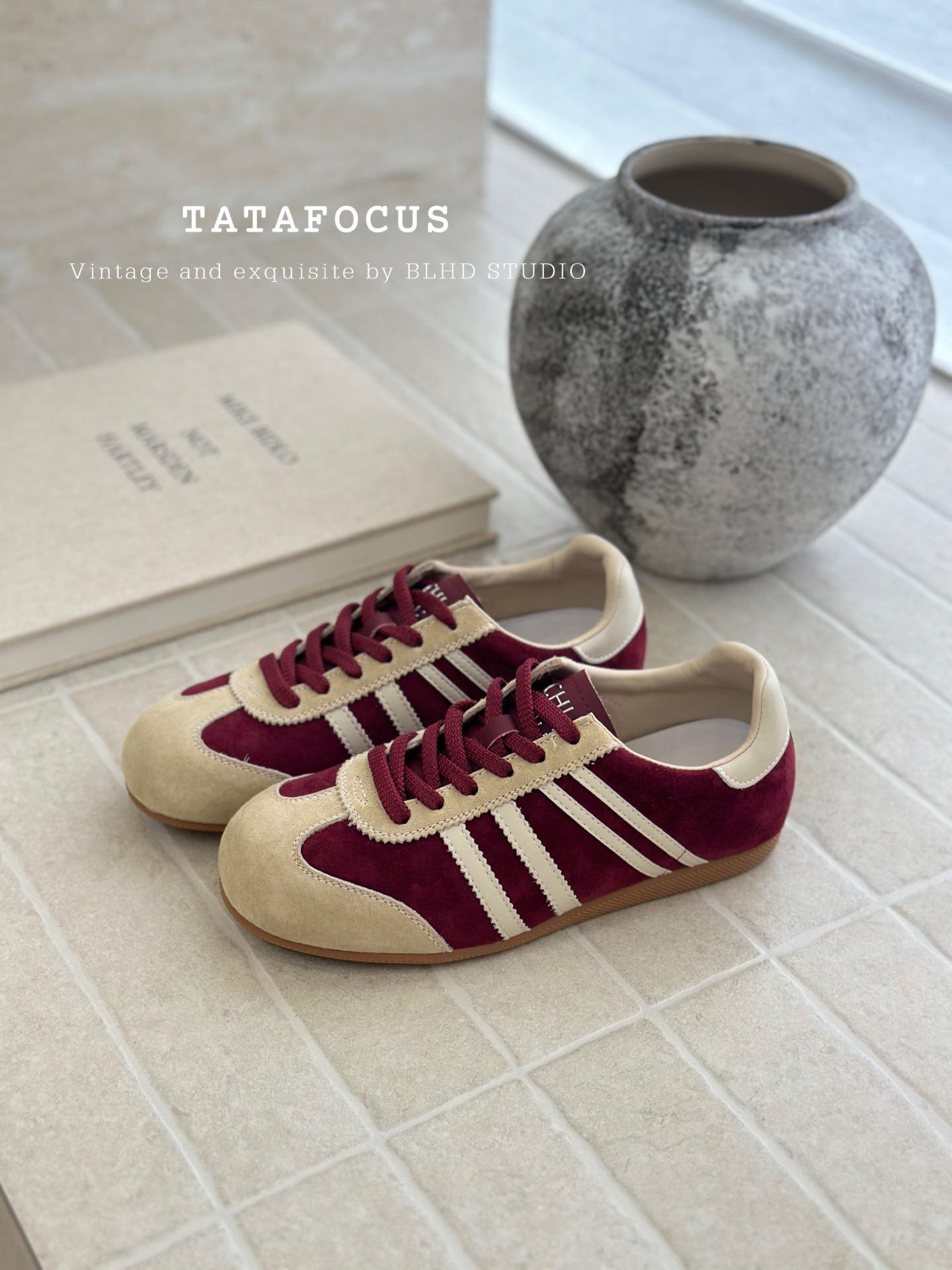 

2025 autumn new leather flat-bottomed German training shoes women s versatile casual sports shoes ins trendy Korean retro 39 красный