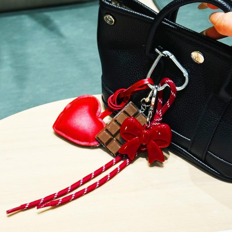 Fashionable PU Keychain Having Cute Acrylic Ribbon And Dessert Look Stylish Bag Charm For Backpack Purse Handbags