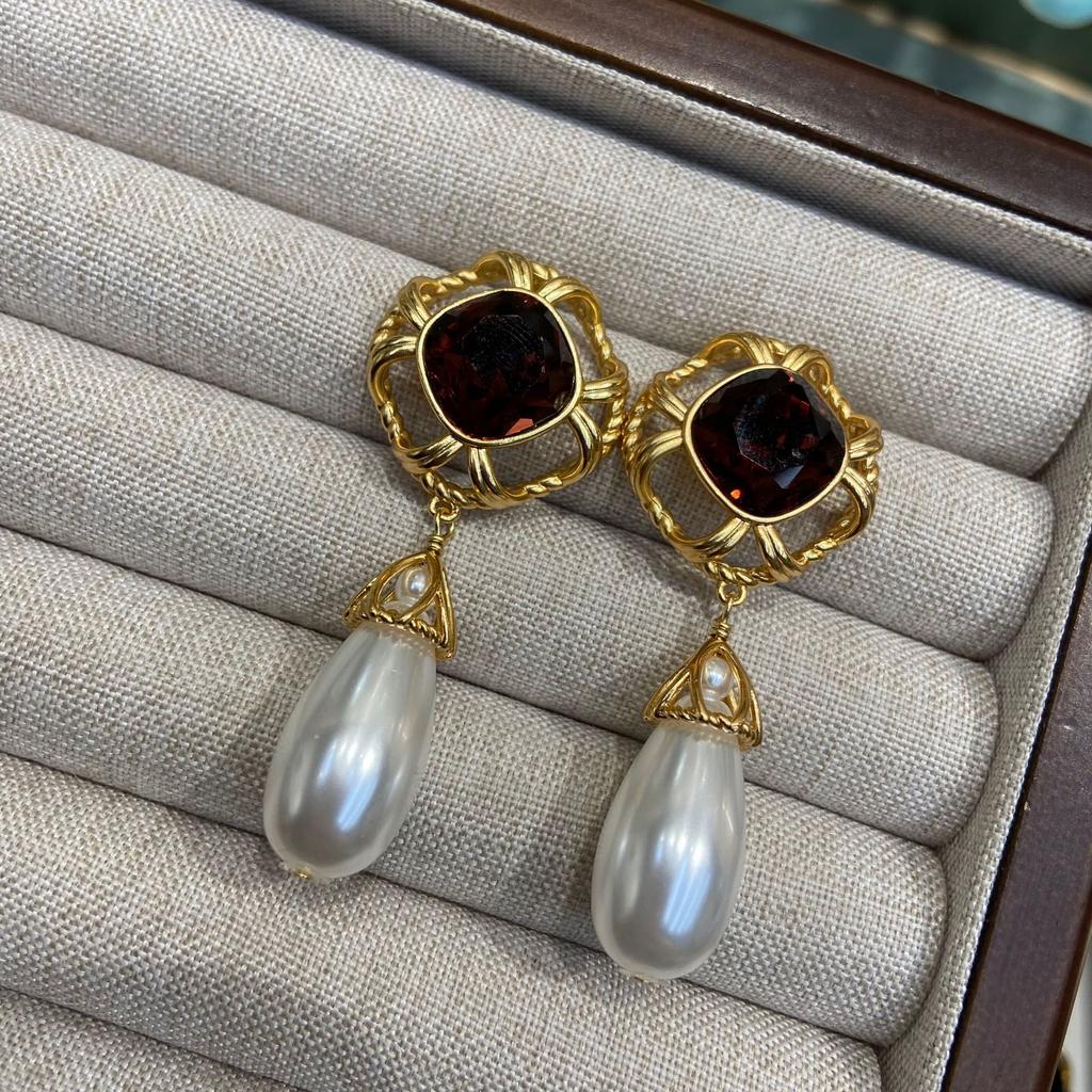 Medieval Vintage Flower Water Drop Earrings Light Luxury High Sense Retro Court Style Stud Earrings Temperament Earrings