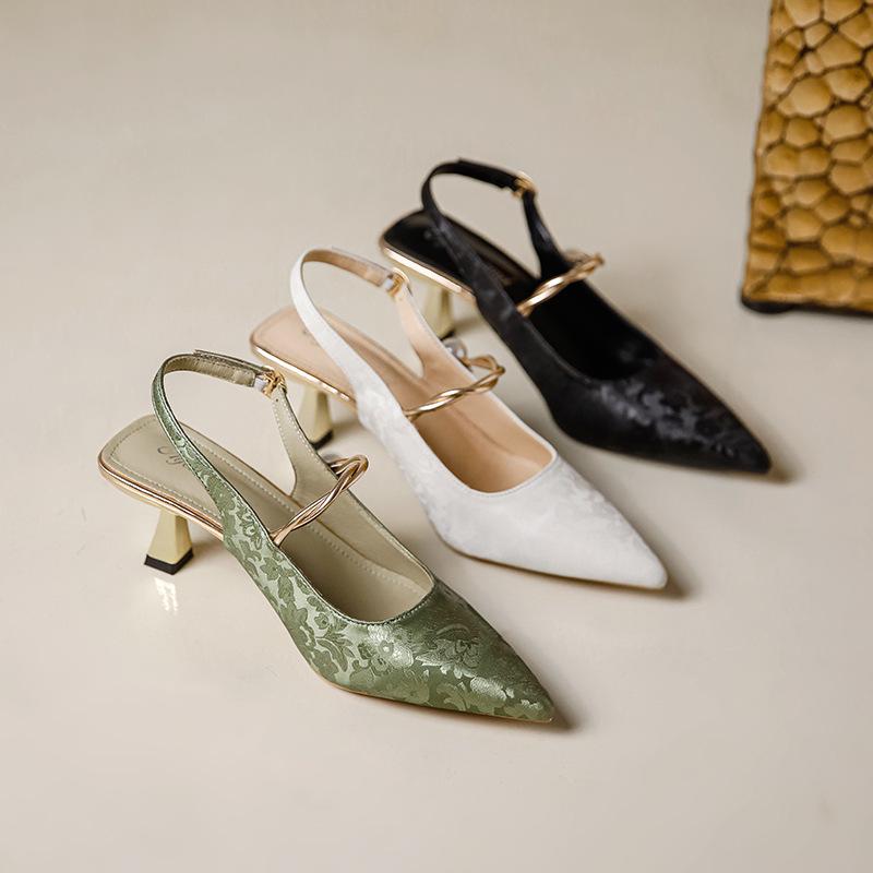 New Chinese Style High Heel Women's Shoes with Pearl Strap - Fashionable and Trendy