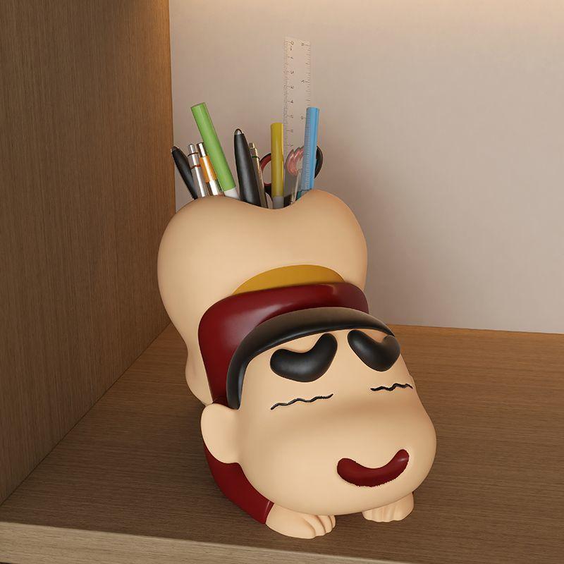 

1 шт. Настольное украшение Аниме Крейон Шин-чан Подставка для ручек Модная игра Ручная работа Модель куклы Детские подарки на день рождения