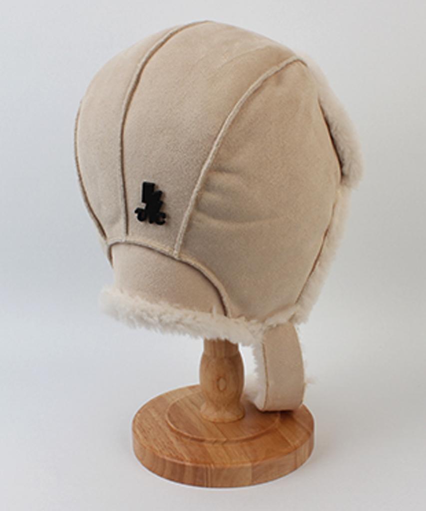 Yunibeosyeolkemiseuteuli Mustang Ivory Earflap Cap