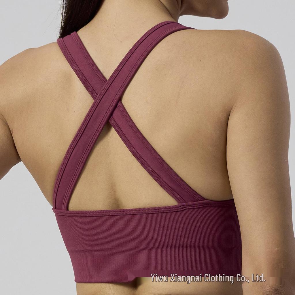 New Seamless Women's Yoga Set: Sports Bra, Fingerless Gloves, and Hip-Lifting Shorts for Fitness