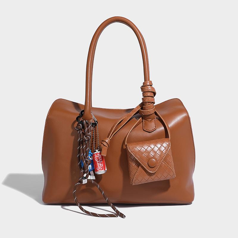 New Light Luxury Niche Fashion High-end Commuter Handbag Bowling Shoulder Bag Crossbody Boston Bag for Women
