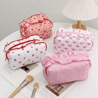 Floral Makeup Bag with Lace Trim  Large Capacity Quilted Cosmetic Toiletry Organizer Case Travel Portable Cosmetic Pouch