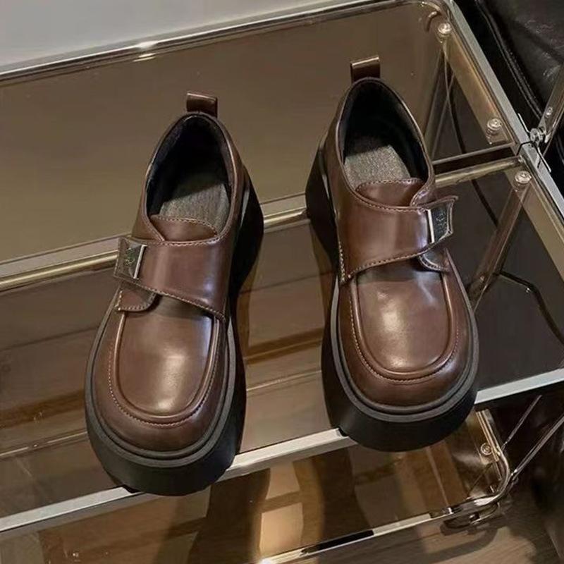 

Лоферы в британском стиле, увеличивающие рост, ретро одинарная обувь, женские весна и осень 2025, новая универсальная платформа-маффин, маленькие кожаные туфли 40 коричневый