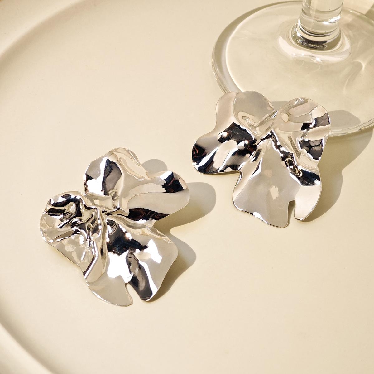 

Unique Pleated Liquid Metal Stud Earrings Cool Style Exaggerated Irregular Zircon For Women Summer Daily Wear Ear Ornaments