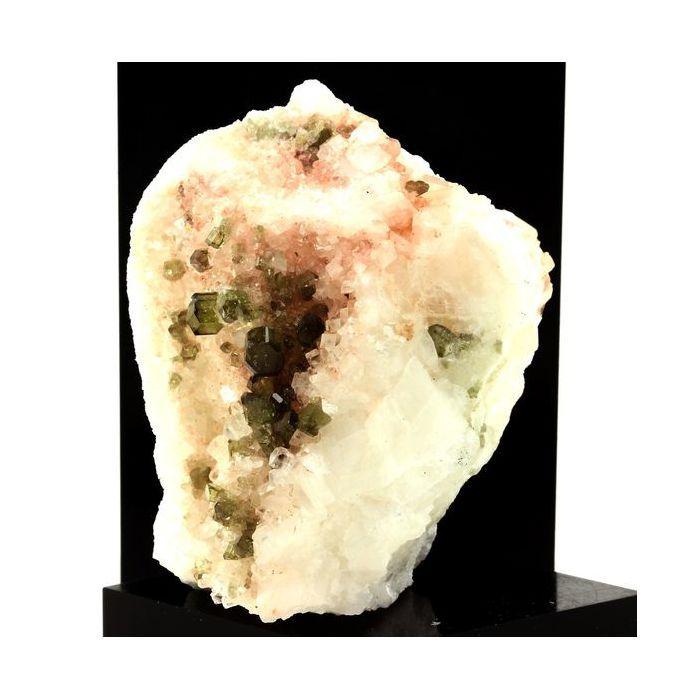 Pierres et Minéraux. Uvite, Magnesite. 1355.5 ct. Brumado, Bahia, Brésil.